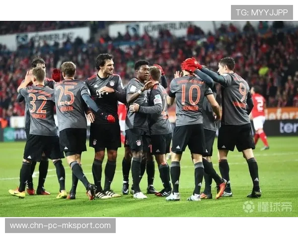 拜仁慕尼黑外线推进构建稳固压制层级