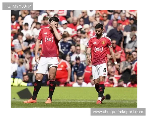 曼联中场短传渗透前锋单刀推射全场沸腾